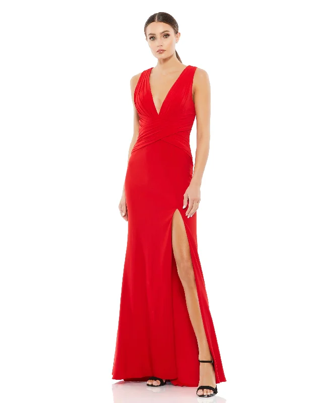 Halter Neck Women Dress to Show Off the Shoulders and Neckline Halter Neck Women Dress to Show Off the Shoulders and Neckline Pleated Bodice Jersey Column Gown